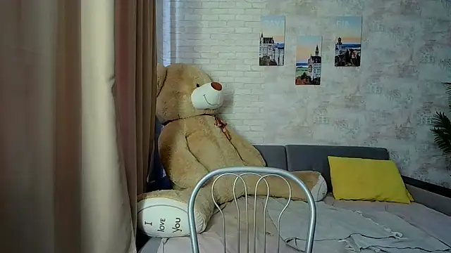 Snapshot of Anika_bloom chatting on February 14, 2026, 12:27 pm Anika bloom online show from February 14, 2026, 12:27 pm