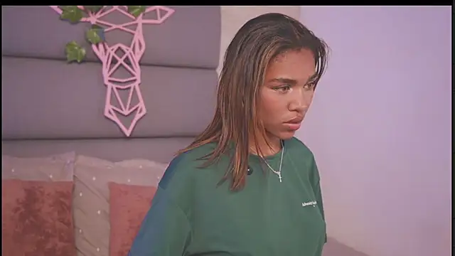 Lily Miiller online show from November 17, 2025, 8:57 pm