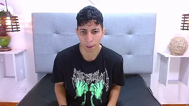 Snapshot of MachineHotxxx chatting on December 3, 2024, 2:00 pm MachineHotxxx online show from December 3, 2024, 2:00 pm