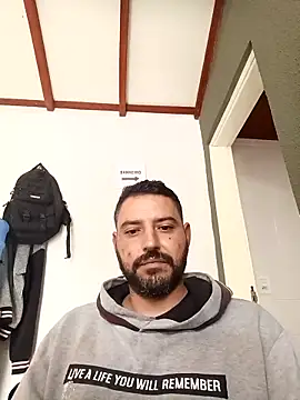 Snapshot of P4uzud4O chatting on February 11, 2026, 12:05 pm P4uzud4O online show from February 11, 2026, 12:05 pm