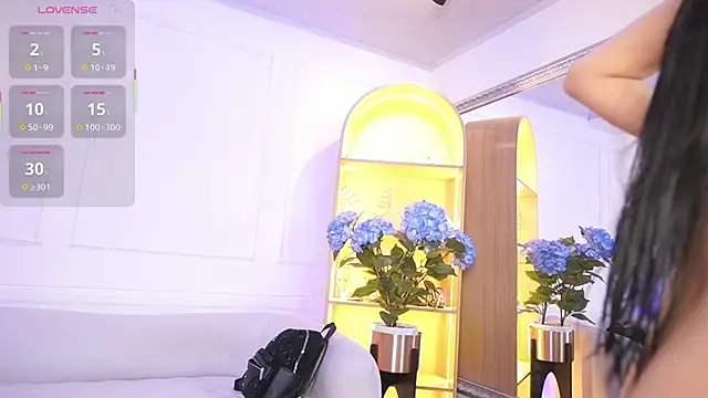 elasummer online show from December 1, 2025, 12:17 pm