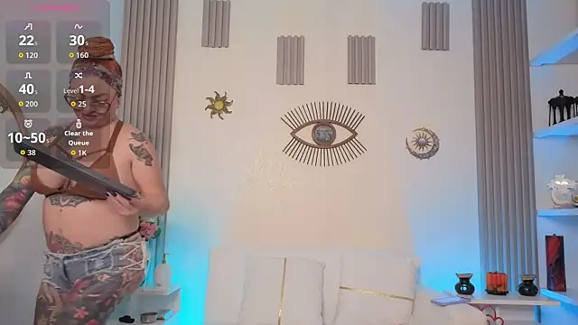 EMILY ROUSSE71 online show from June 25, 2026, 10:48 pm