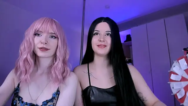 mollyposhh online show from July 29, 2026, 6:40 pm