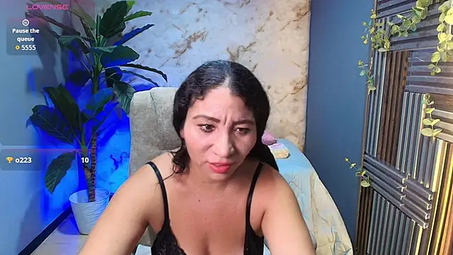 jennaa milf  online show from July 5, 2026, 12:01 pm