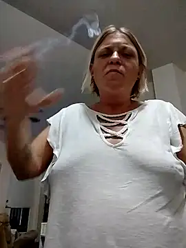 Snapshot of Playmate86 chatting on December 10, 2024, 8:40 am Playmate86 online show from December 10, 2024, 8:40 am