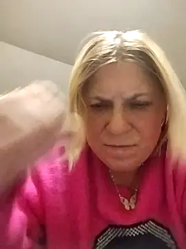 Snapshot of Playmate86 chatting on December 12, 2024, 2:59 am Playmate86 online show from December 12, 2024, 2:59 am