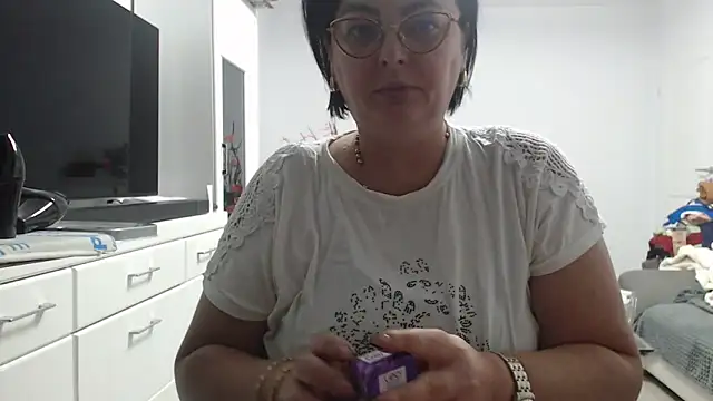 Amandamuller1982 online show from November 14, 2025, 9:07 pm