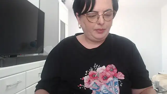 Amandamuller1982 online show from May 3, 2026, 10:09 am