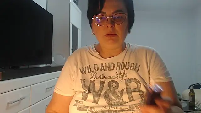 Amandamuller1982 online show from May 3, 2026, 10:13 pm