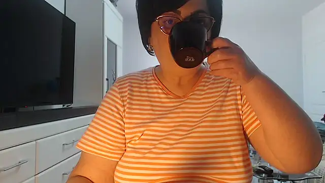 Amandamuller1982 online show from April 25, 2026, 11:46 am