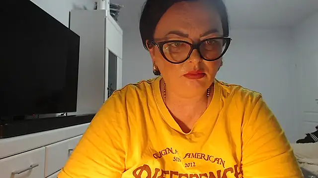 Amandamuller1982 online show from July 27, 2026, 8:05 pm