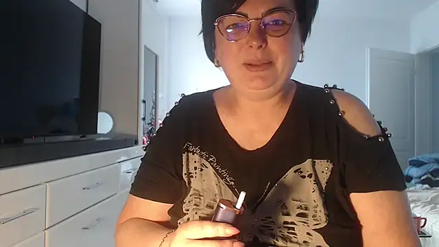 Amandamuller1982 online show from April 22, 2026, 5:36 am