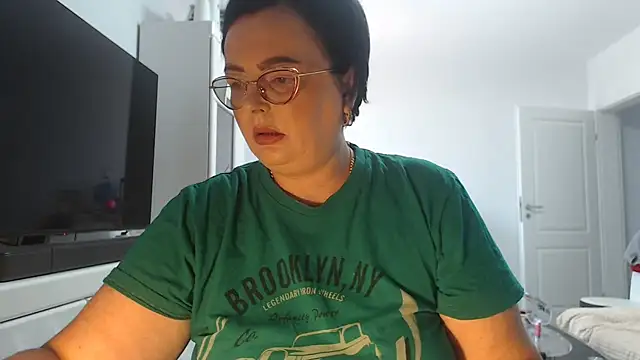 Amandamuller1982 online show from June 24, 2026, 8:24 am