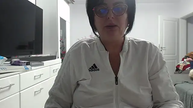 Amandamuller1982 online show from November 20, 2025, 8:53 pm