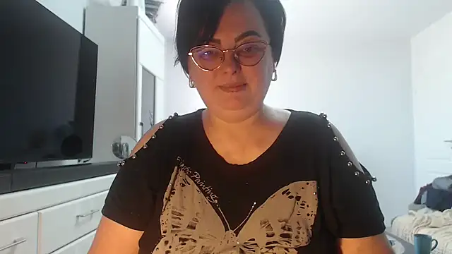 Amandamuller1982 online show from April 23, 2026, 8:32 am
