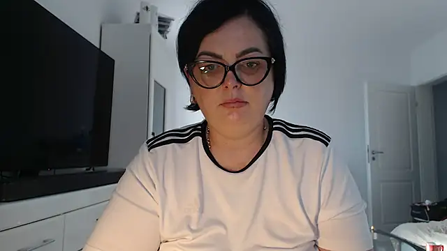 Amandamuller1982 online show from August 4, 2026, 5:01 am