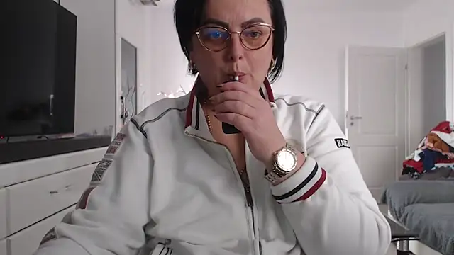 Amandamuller1982 online show from November 26, 2025, 12:27 pm