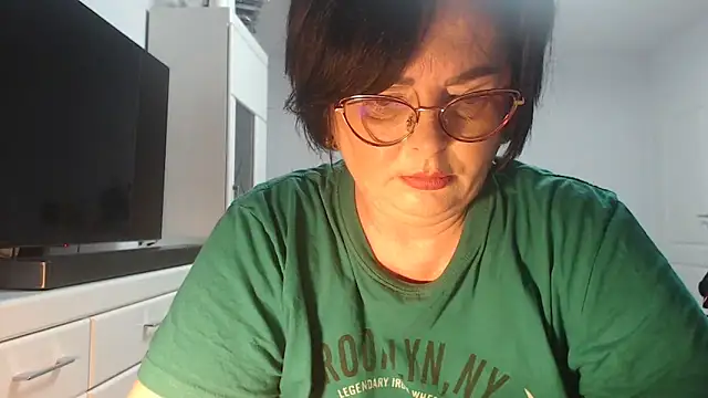 Amandamuller1982 online show from June 12, 2026, 7:33 pm