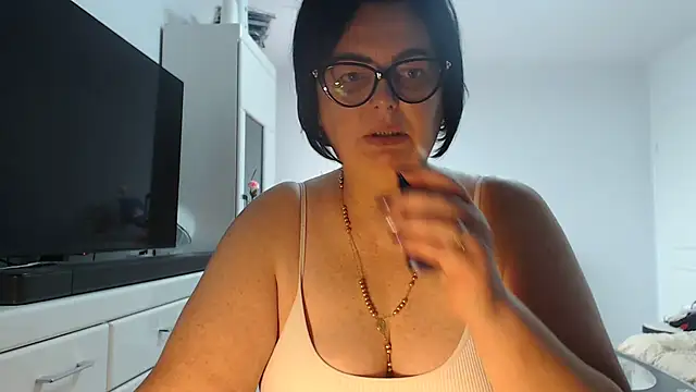 Amandamuller1982 online show from July 24, 2026, 7:15 am