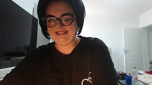 Amandamuller1982 online show from July 5, 2026, 1:29 pm