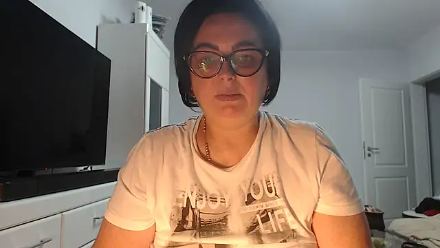 Amandamuller1982 online show from July 26, 2026, 6:37 pm