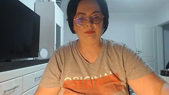 Amandamuller1982 online show from June 8, 2026, 6:30 pm