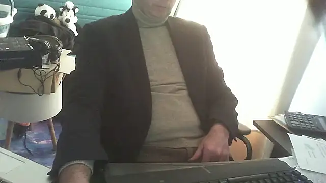 shyfrenchcock1 online show from February 3, 2025, 2:34 pm