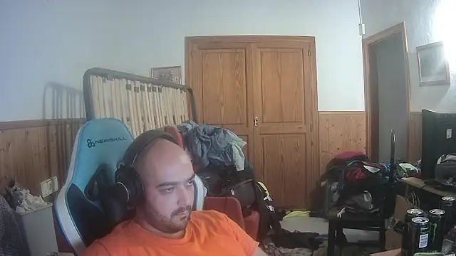 chicomallorca96 online show from October 5, 2025, 3:14 pm