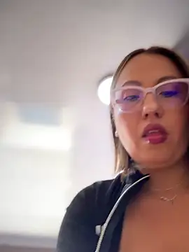 VIOLETA-25  online show from June 25, 2026, 4:12 pm