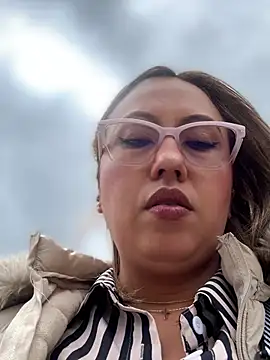 VIOLETA-25  online show from May 14, 2026, 3:31 pm