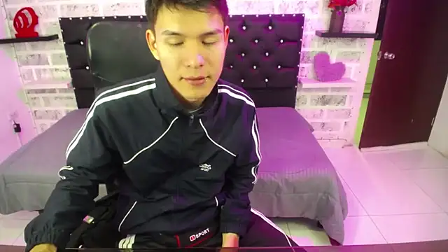 Zafiro Chizuy online show from December 11, 2024, 3:13 am