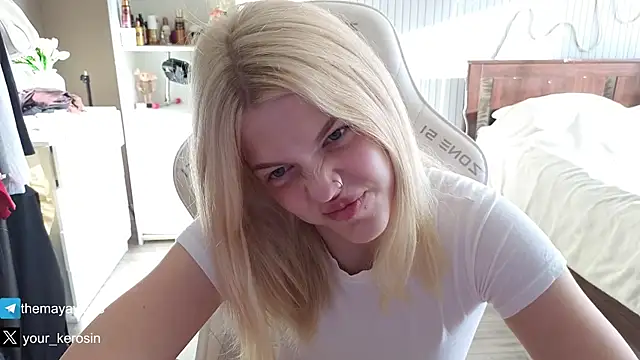 Maya Rave online show from July 17, 2026, 3:37 am