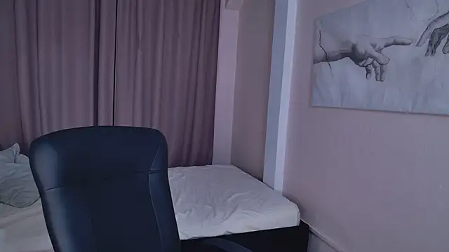 Snapshot of RoniOnix chatting on December 22, 2024, 8:36 pm RoniOnix online show from December 22, 2024, 8:36 pm