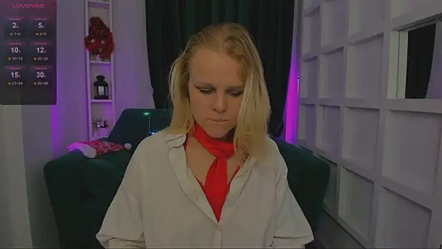 Snapshot of RoniOnix chatting on December 16, 2024, 11:50 pm RoniOnix online show from December 16, 2024, 11:50 pm