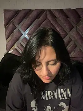 Snapshot of PoliBenett_ chatting on March 21, 2025, 12:40 am PoliBenett online show from March 21, 2025, 12:40 am