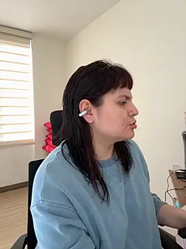 Snapshot of PoliBenett_ chatting on October 16, 2025, 8:17 pm PoliBenett online show from October 16, 2025, 8:17 pm