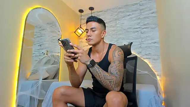 Aron Bolt online show from October 18, 2025, 9:06 pm