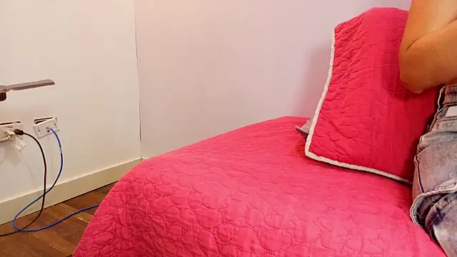 Amy wats0n online show from September 12, 2025, 7:02 pm