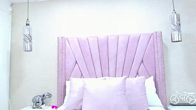 HazelMoret online show from September 25, 2025, 11:38 am