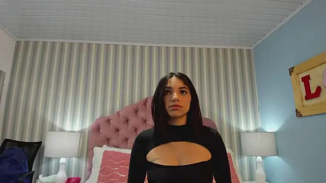 HazelMoret online show from February 27, 2025, 12:12 pm