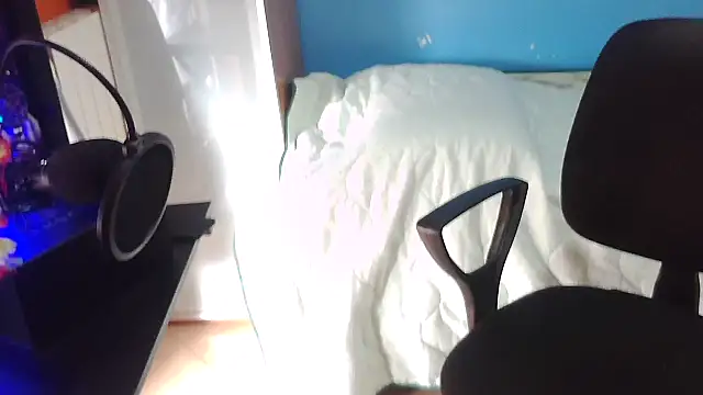 Badboyi1997 online show from October 17, 2025, 1:57 pm