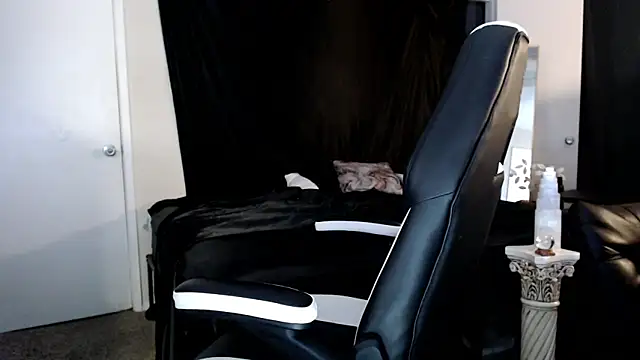 liadivina online show from March 19, 2025, 8:55 am