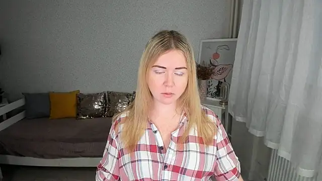 BettyBloom69 online show from December 4, 2025, 4:44 am