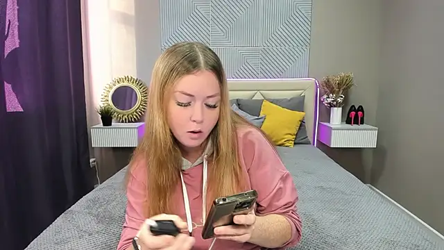 BettyBloom69 online show from September 17, 2025, 4:47 am