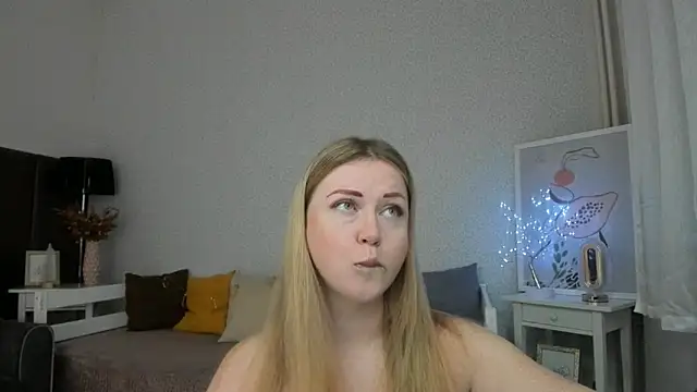 BettyBloom69 online show from December 22, 2025, 4:34 am