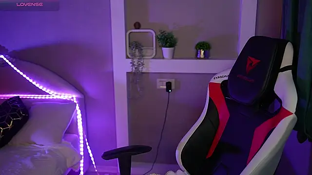 LisaElfy online show from February 13, 2026, 2:39 pm