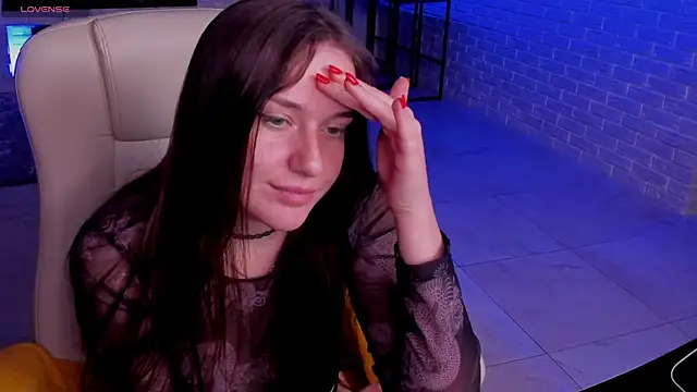 LisaElfy online show from March 18, 2025, 1:01 pm