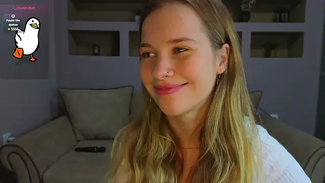 LinaCristonsen online show from October 19, 2025, 5:26 pm