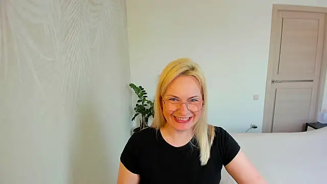 Alicee Gracee online show from March 30, 2026, 8:49 am