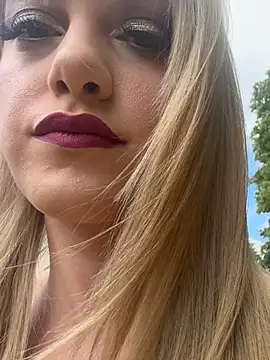LustfulLuna  online show from July 13, 2026, 1:43 pm